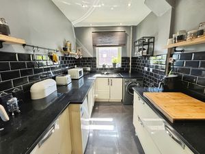 Kitchen- click for photo gallery